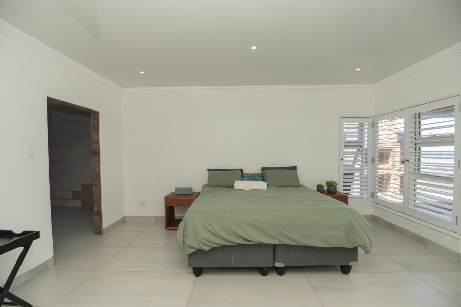 6 Bedroom Property for Sale in Beachview Eastern Cape